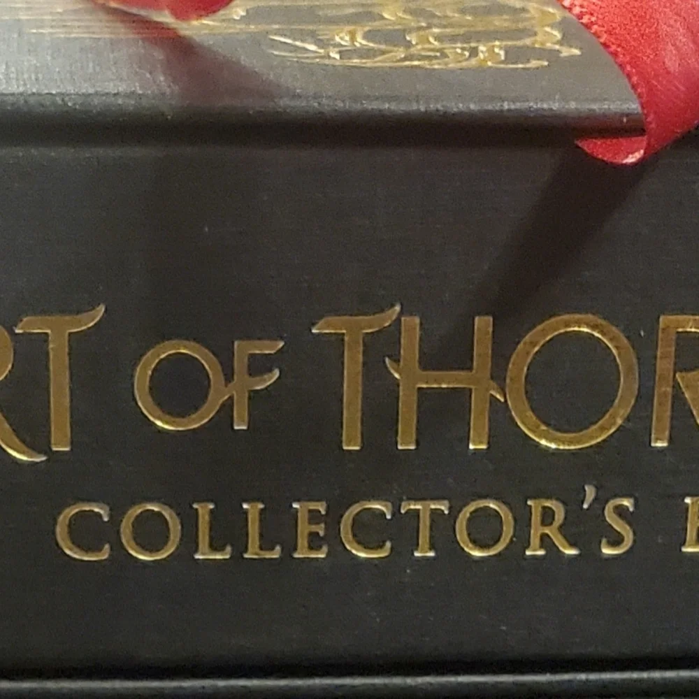 A Court of Thorns and Roses Collectors Edition - Picture 2 of 11